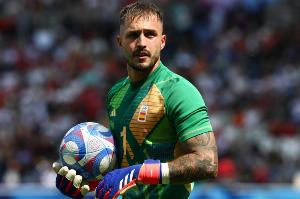 开云体育中国官网-记者：比利亚雷亚尔接近签下前巴萨门将特纳斯，正与巴黎确认细节