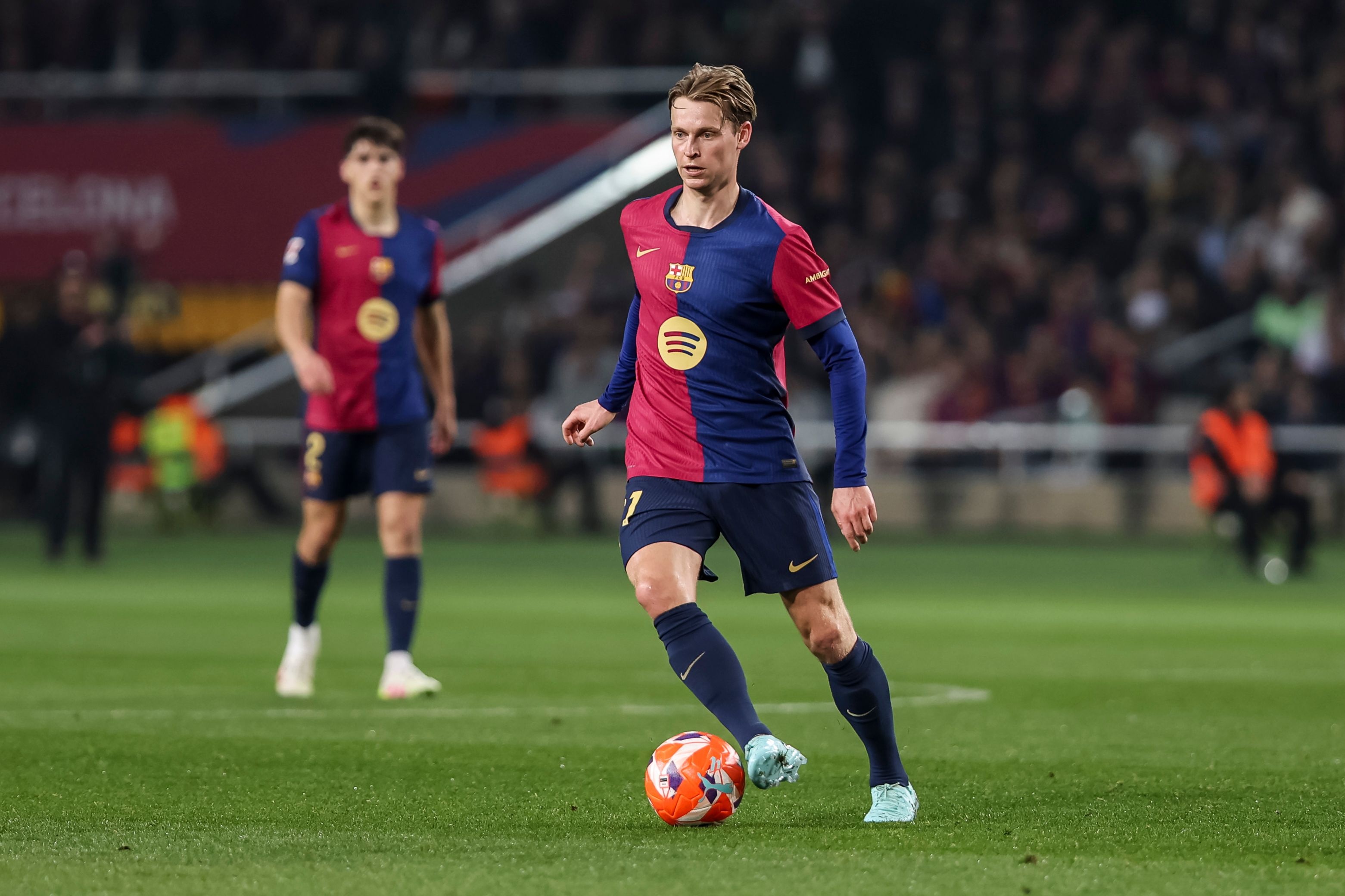 开云体育服务-世体：德容缺席今天巴萨的合练，不会参加与瓦伦西亚的比赛