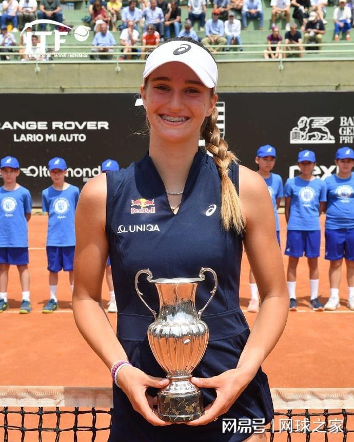 开云体育服务-首次以种子身份出战大满贯，一人一飞冲天，一人首轮出局